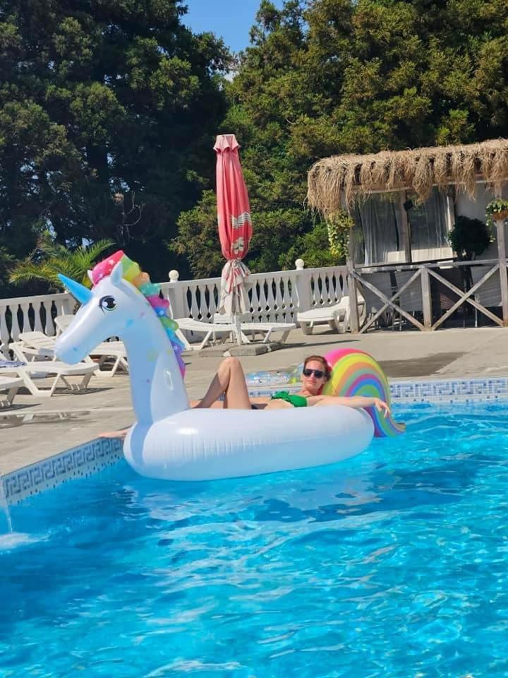ホテル White House チャクビ エクステリア 写真